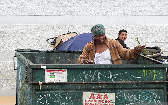 Çöp konteynerleri ölüm yatağı oldu Cesetler fabrikada fark ediliyor - Resim: 1