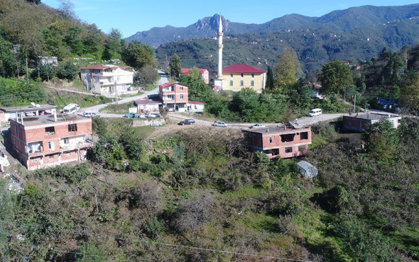  Mahalleliyi heyelan korkusu sardı Yardım istediler - Resim: 3