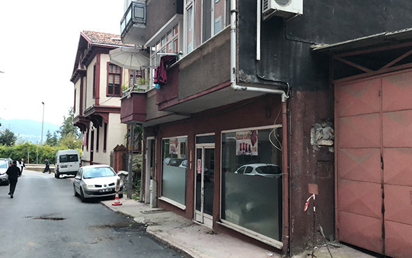 Kadın balkondan atladı: Kocası yardım edenlere saldırdı! - Resim: 1