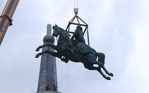 Gören telefonuna sarıldı! 65 metre yükseğe konulurken... - Resim: 2