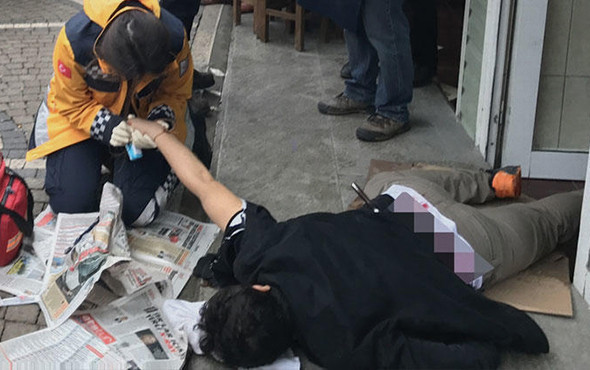 Dehşete düşüren görüntü: Beline bıçak sapladılar! - Resim: 1