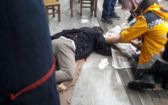 Dehşete düşüren görüntü: Beline bıçak sapladılar! - Resim: 2