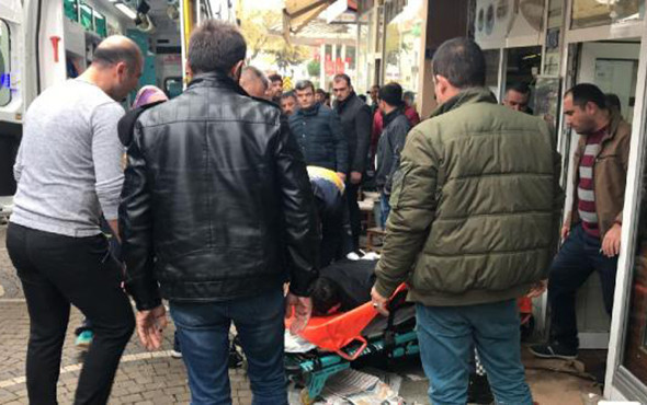 Dehşete düşüren görüntü: Beline bıçak sapladılar! - Resim: 4