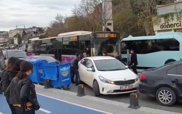 Sorumsuzluğun böylesi! Otobüsün yolunu kapatınca... - Resim: 1