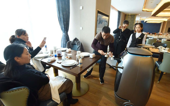 Yapay zeka ile donatılmış otel açıldı servisi robotlar yapıyor - Resim: 1