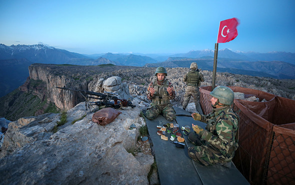 Cumhurbaşkanı Erdoğan'ın oyu 'Mehmetçik'ten ilk iftar'a - Resim: 3