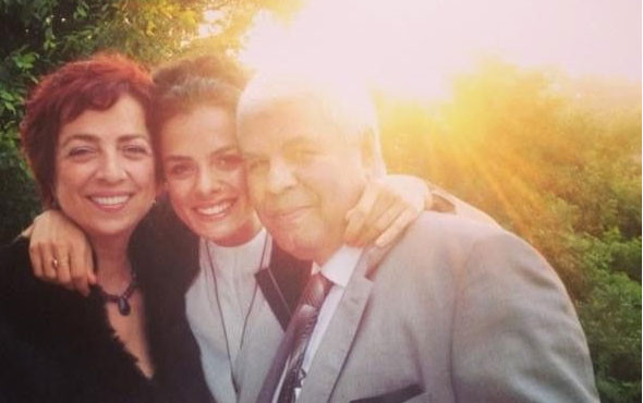 Kadın dizisinin yıldızı Özge Özpirinççi annesi için kesenin ağzını açtı - Resim: 3