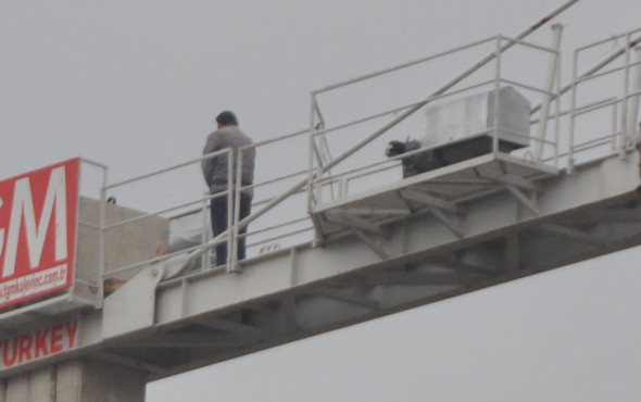 Vinç üzerinde 60 metre yüksekte namaz - Resim: 1