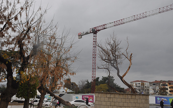 Vinç üzerinde 60 metre yüksekte namaz - Resim: 3