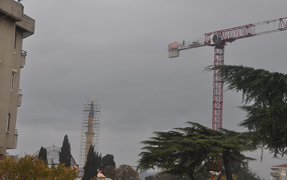 Vinç üzerinde 60 metre yüksekte namaz - Resim: 4