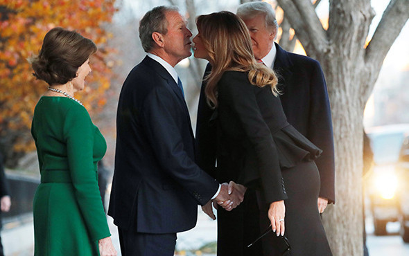 Trumplar 250 metreyi yürümek yerine limuzinle kat etti! - Resim: 1