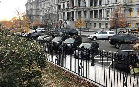 Trumplar 250 metreyi yürümek yerine limuzinle kat etti! - Resim: 2