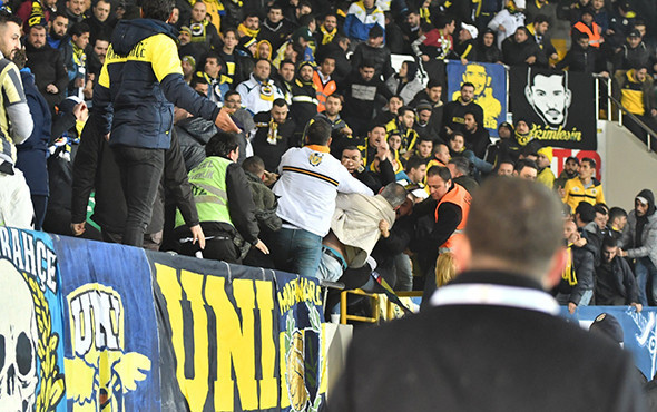 Akhisar'da Fenerbahçe tribününde kan aktı! - Resim: 1