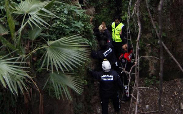 Alkollü genç kız falezlere tırmandı; ekipler seferber oldu! - Resim: 4