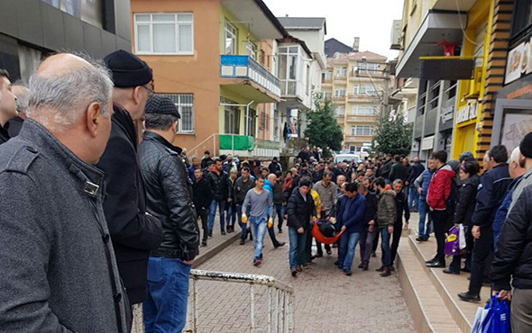 Sokak savaş alanına döndü: Çok sayıda yaralı var! - Resim: 1