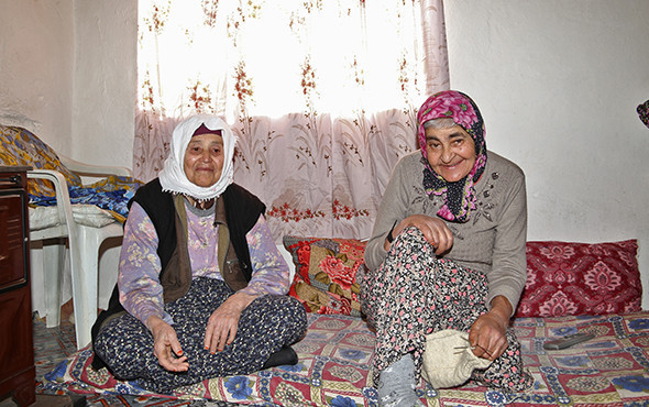 Tek eliyle ördüğü çorapları Mehmetçiğe gönderdi! - Resim: 2