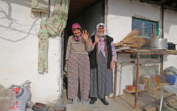 Tek eliyle ördüğü çorapları Mehmetçiğe gönderdi! - Resim: 3