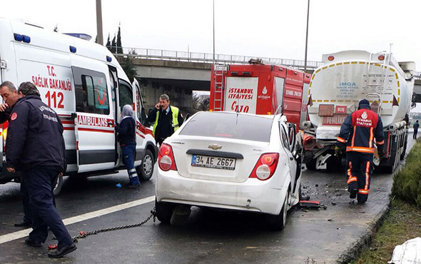 TEM’de korkunç kaza: Anne öldü, bebek ağır yaralı! - Resim: 1