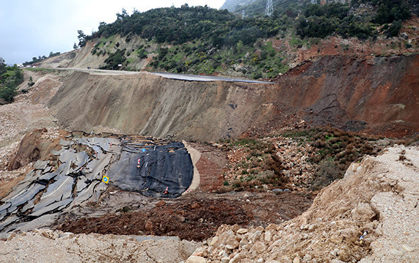 Burası Türkiye: Deprem değil; yol darmadağın oldu! - Resim: 2