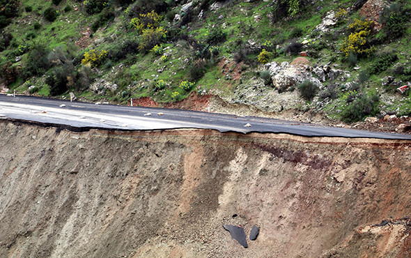 Burası Türkiye: Deprem değil; yol darmadağın oldu! - Resim: 4