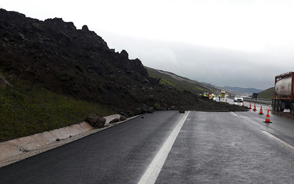 Otoyolda heyelan: İstanbul istikameti kapandı! - Resim: 2