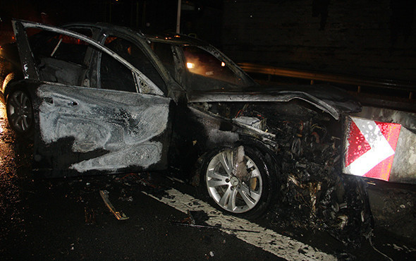 Bariyerlere çarpan lüks araç alev alev yandı! - Resim: 2