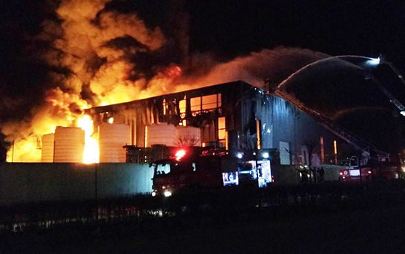 Parfüm fabrikası alev alev yandı! - Resim: 3