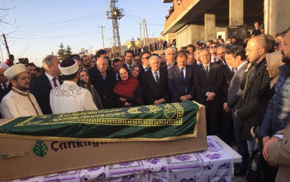 AK Partili Miroğlu'nun oğlu son yolculuğuna uğurlandı - Resim: 2