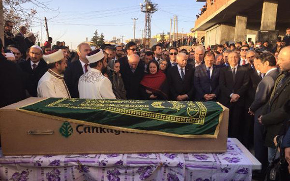 AK Partili Miroğlu'nun oğlu son yolculuğuna uğurlandı - Resim: 3