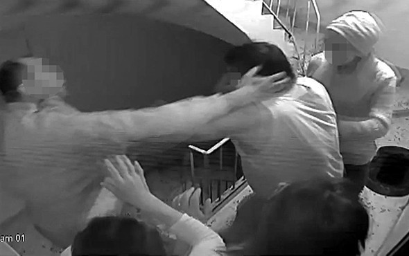 Apartmanda polis dehşeti: Hamile kadın ve eşine saldırdı! - Resim: 4