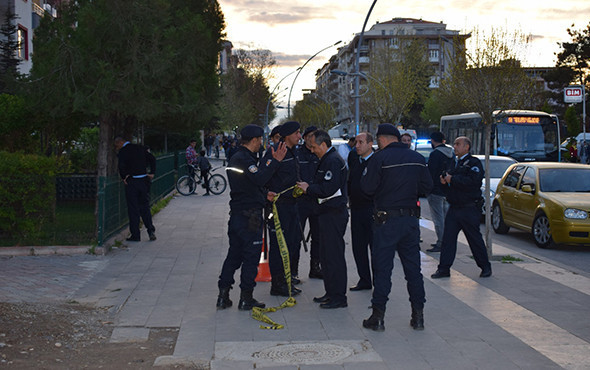 Baba dehşeti: Kızına ve 2 arkadaşına kurşun yağdırdı! - Resim: 1