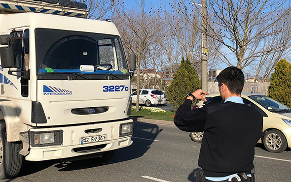 Feci ölüm: Kaldırımdan düşünce kamyonun altında kaldı! - Resim: 4