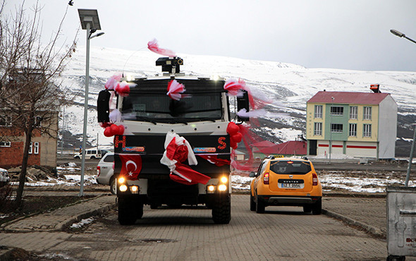 Böyle gelin arabası görülmedi! Polis ile öğretmenin düğününde... - Resim: 1