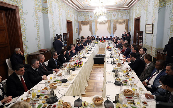 Başkan Uysal, başkonsolosları lalelerle buluşturdu! - Resim: 1