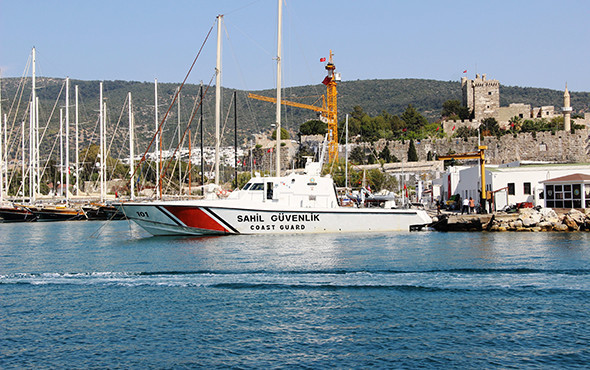 FETÖ'cüleri taşıyan tekne kayalıklara çarptı! - Resim: 1