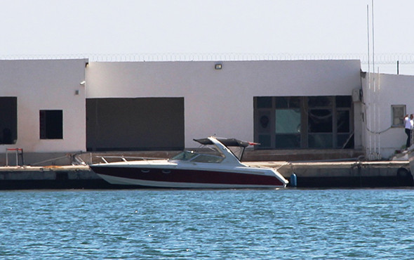 FETÖ'cüleri taşıyan tekne kayalıklara çarptı! - Resim: 3