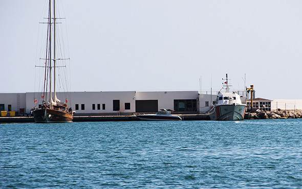 FETÖ'cüleri taşıyan tekne kayalıklara çarptı! - Resim: 4