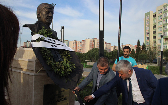 CHP'li belediye başkanı parka kendi büstünü yaptırdı! - Resim: 4