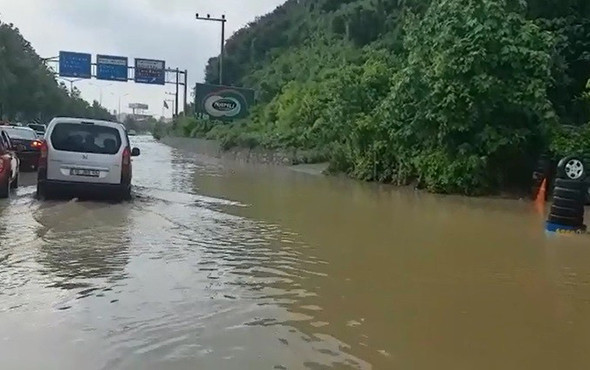 İstanbul yolunu sel bastı! - Resim: 2