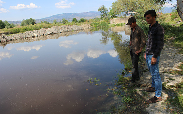 Soruşturma başlatıldı! Önce su kırmızı renkte aktı sonra da... - Resim: 3