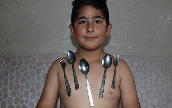 Anne oğluna inanmadı: Evde ne bulduysa yapıştırdı! - Resim: 3