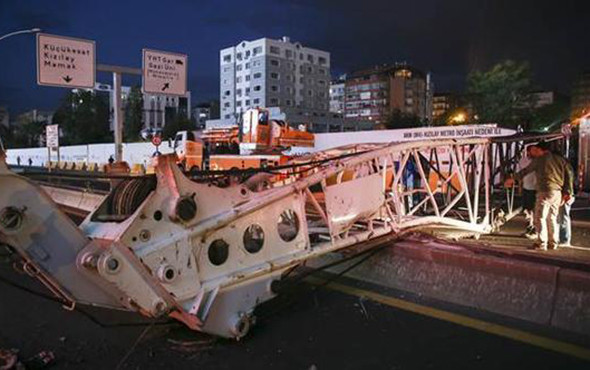 Dev vinç yola devrildi! - Resim: 1