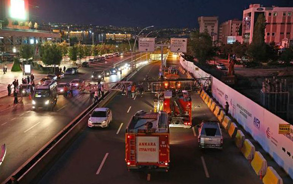 Dev vinç yola devrildi! - Resim: 2