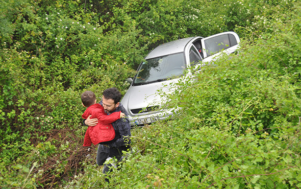Akıl almaz olay: Aynı yerde 2 saat içinde 11 araç kaza yaptı! - Resim: 3