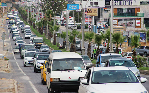 Trafik durdu: Tatil cennetinde kilometrelerce kuyruk! - Resim: 3