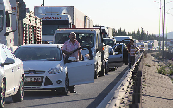 TEM’de 5 araç birbirine girdi: 10 km kuyruk oluştu! - Resim: 1