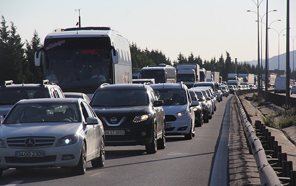 TEM’de 5 araç birbirine girdi: 10 km kuyruk oluştu! - Resim: 4