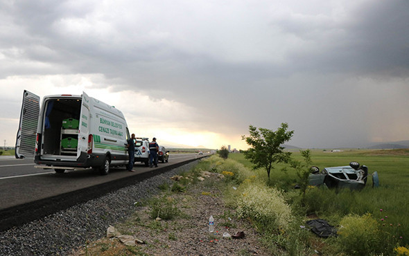Feci kaza: Şarampole yuvarlandı, ölü ve yaralılar var! - Resim: 3