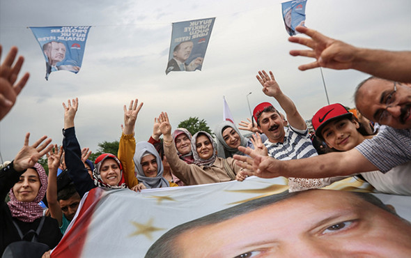 Dev buluşma: Yağmura rağmen yüz binler akın etti! - Resim: 1