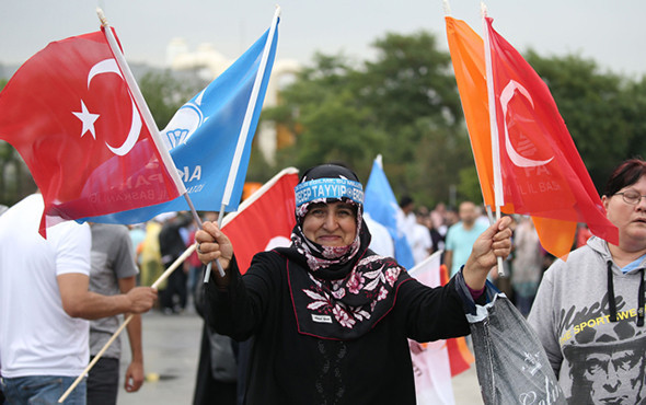 Dev buluşma: Yağmura rağmen yüz binler akın etti! - Resim: 2